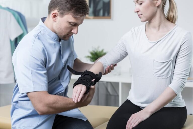 Orteza a stabilizator – czym różnią się te wyroby i który wybrać?